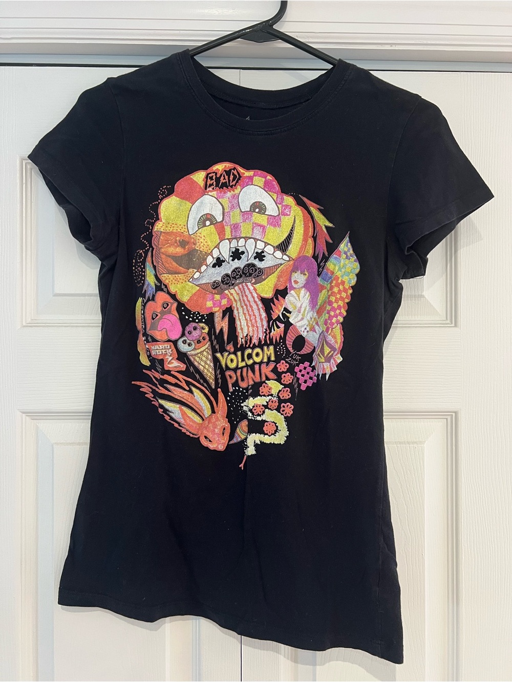 VINTAGE Volcom Black Tee with Neon Psychedelic Graphic 2006-2008